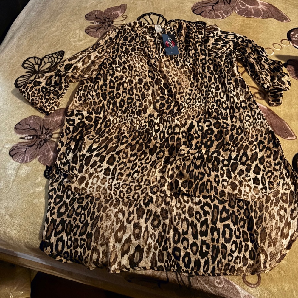 Animal print dress/long blouse.